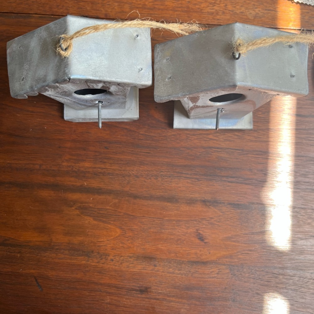 Tin sweet bird houses use as ornaments, decorating a mantle, bookshelf, or hang! - Picture 8 of 8